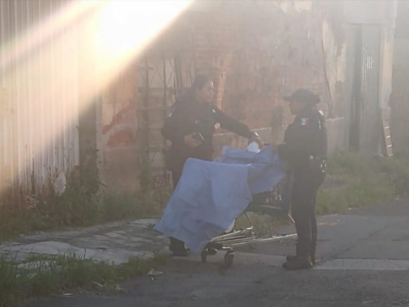 Abandonan cuerpo de mujer en carrito de supermercado