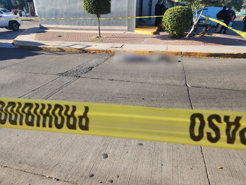 Abandonan cuerpo encobijado atrás de la Torre Académica en Culiacán