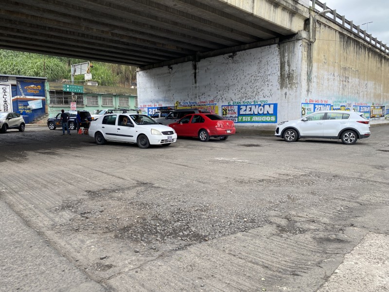 Abandonan reasfaltado de puente que comunica a Xalapa con Banderilla