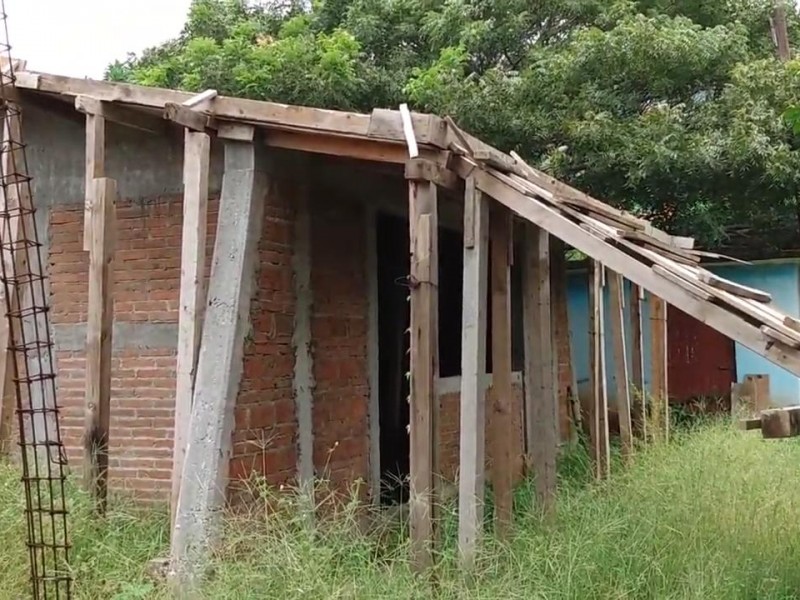 Abandonan reconstrucción de escuelas en San Pedro Huamelula