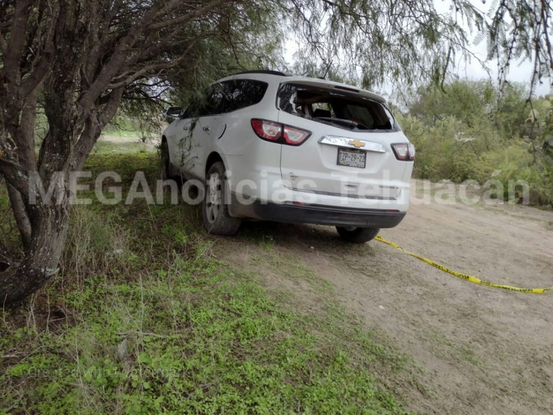 Abandonan vehículo entre San Luis Temalacayuca y Pazoltepec