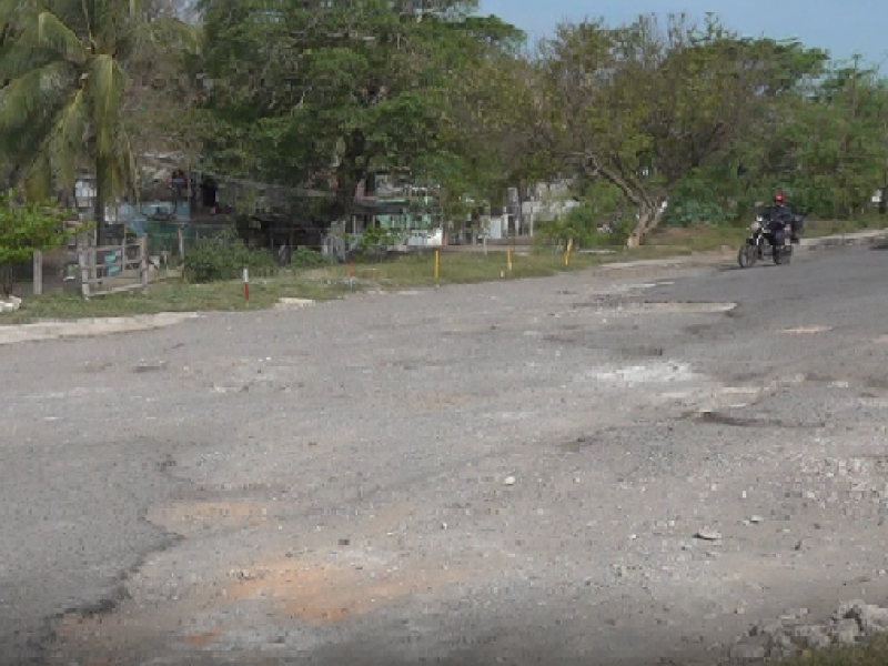 Abandono de calles e inseguridad prevalecen en Río Medio 3