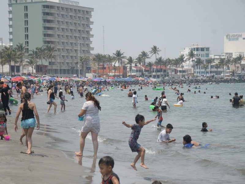 Abarrotadas lucieron playas de Veracruz en primera semana vacacional