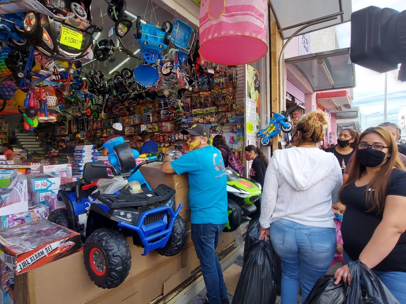 Abarrotan Obregón por compras navideñas