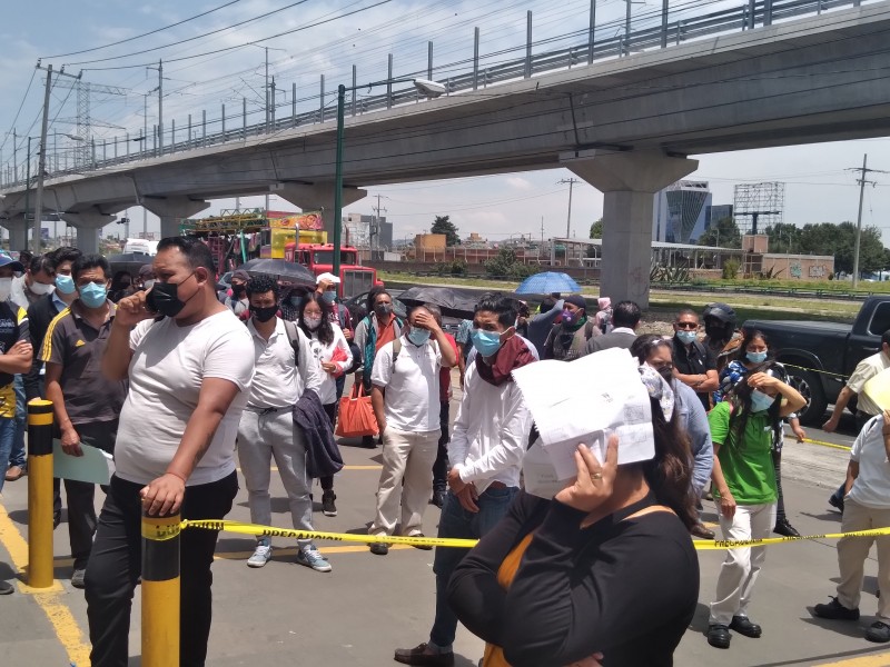 ABARROTAN oficinas del SAT en Metepec