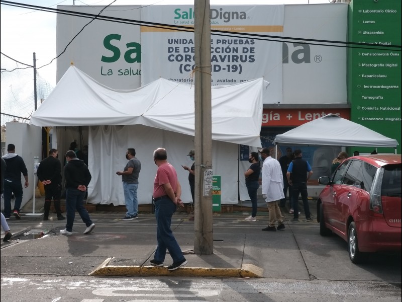 Abarrotan Salud Digna para prueba de Covid-19