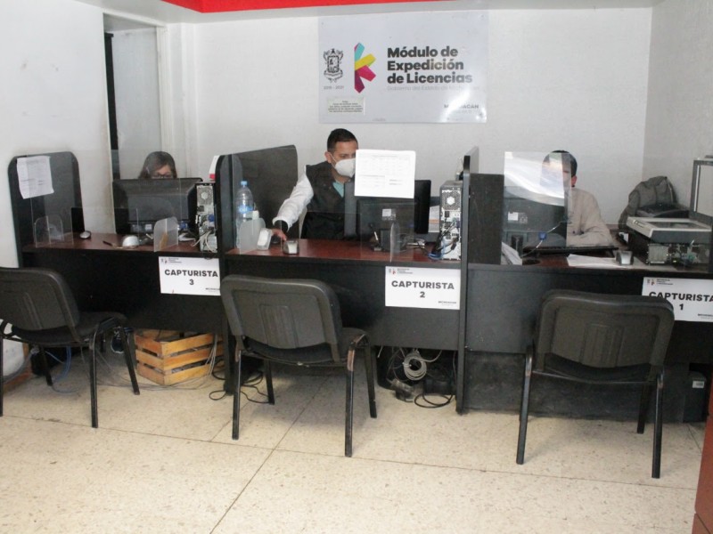 Abiertas oficinas de rentas para trámites de documentación oficial