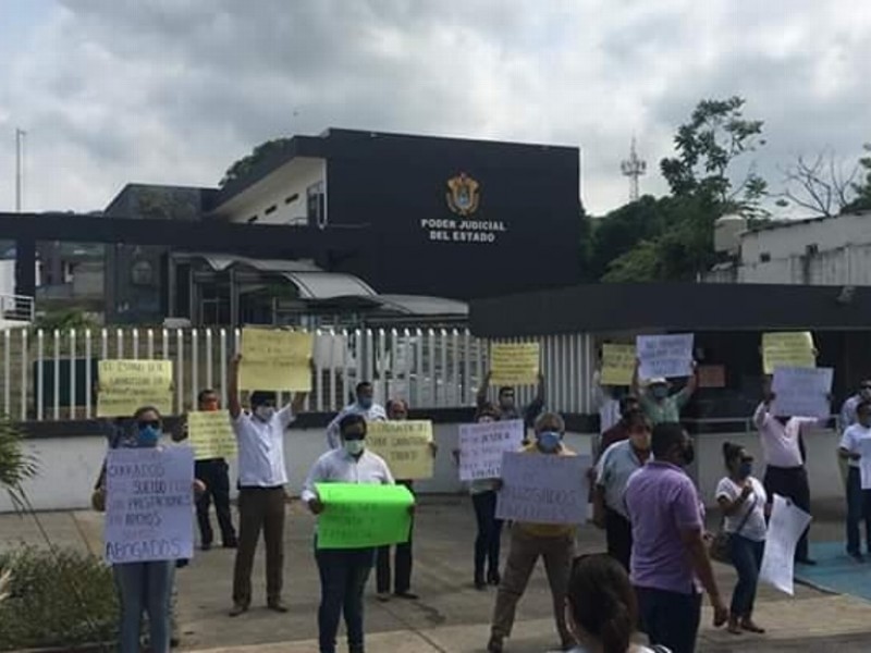 Abogados de San Andrés Tuxtla protestan ante cierre de juzgados