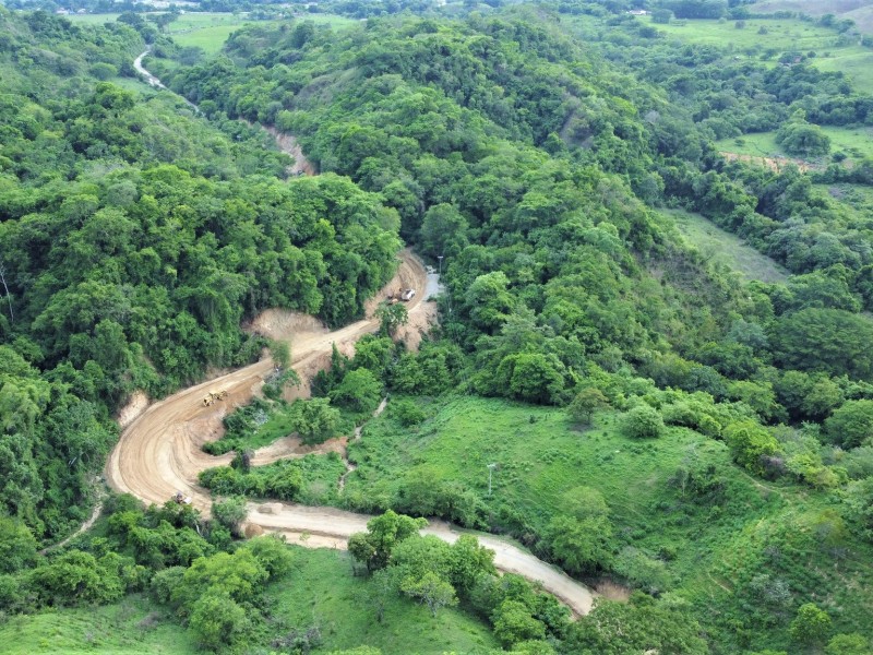 Abren caminos en sierra de Tecpan a petición de pobladores