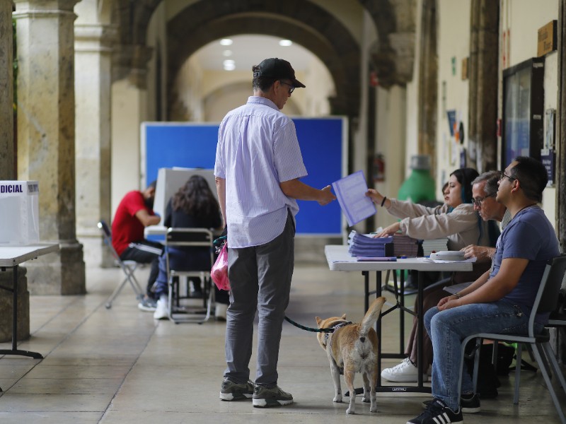 Abren centros de votación para elección judicial en México