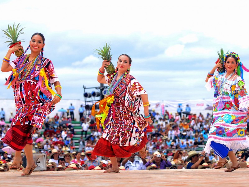 Abren convocatoria para delegaciones qué participarán en Guelaguetza 2024