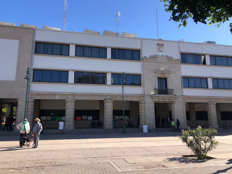 Abren elementos policiacos acceso a palacio municipal