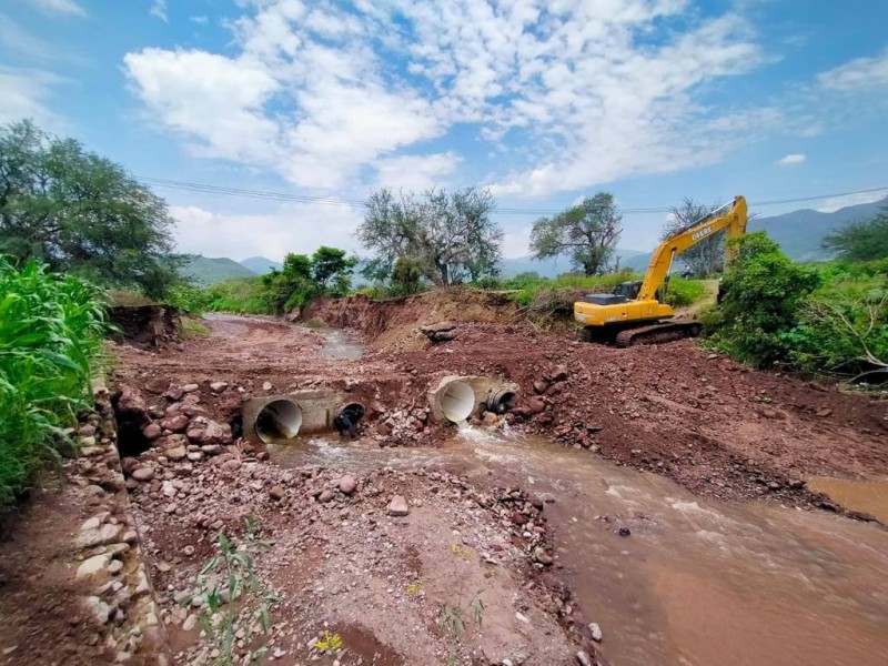 Abren puente provisional en Ahualulco de Mercado