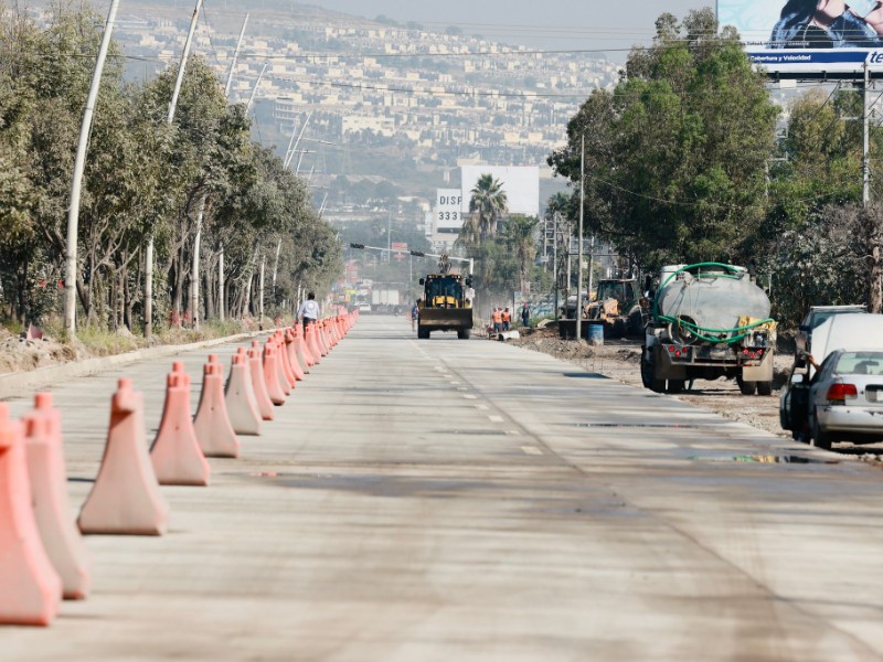 Abren tres primeros carriles en obras de Adolf Horn