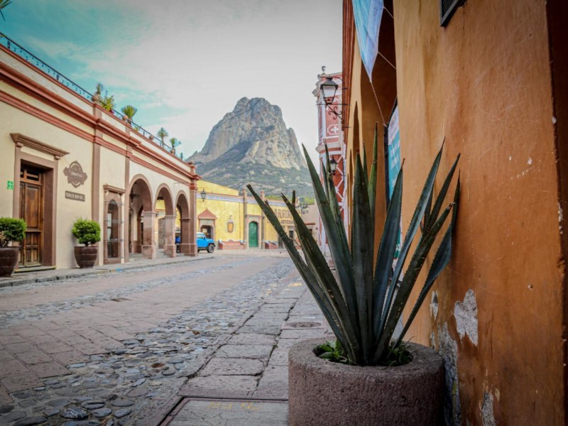 Abrirán la Peña de Bernal hasta que haya semáforo verde