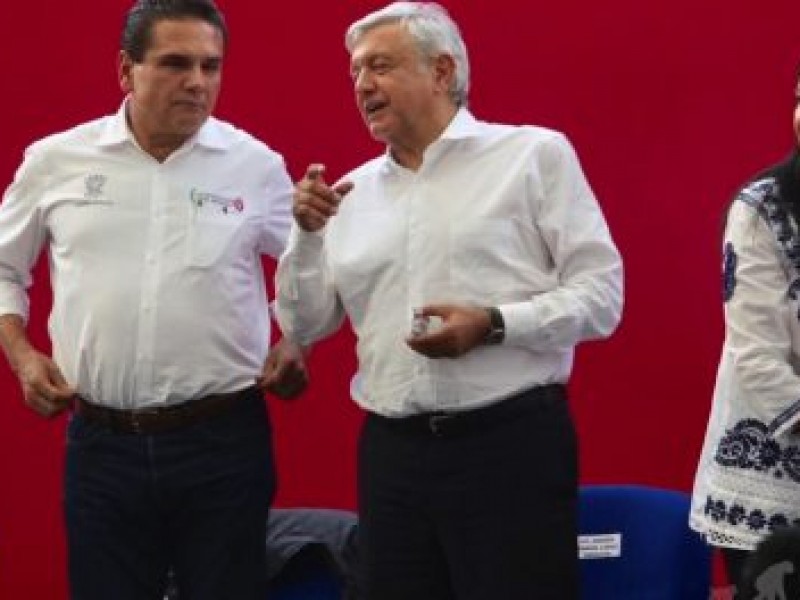 Abuchean a Silvano en evento de AMLO