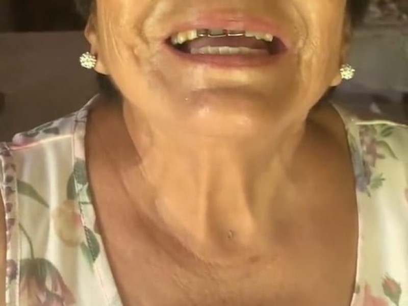 Abuelita conmueve a internautas por noticias de su nieto