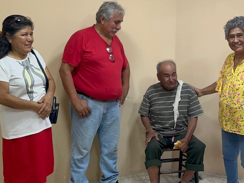 Abuelito se reencuentra con familiares, después de 15 dias