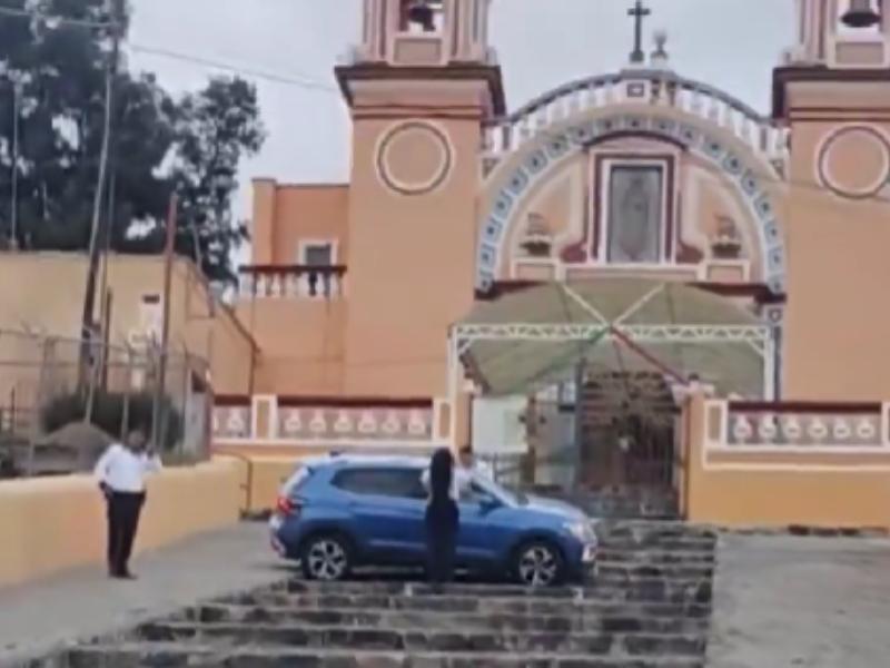 Abuelito presuntamente ebrio culpa a Maps tras acabar en escalinatas en Cholula