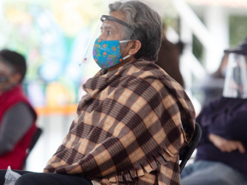 Abuelitos de SIRM se quedan esperando vacunas del Covid