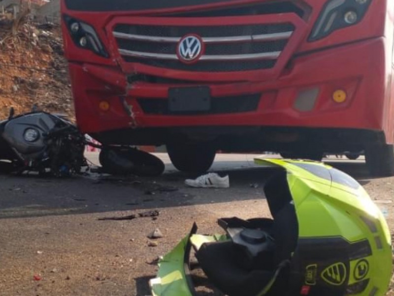 Acabus atropella a motociclistas en Y griega