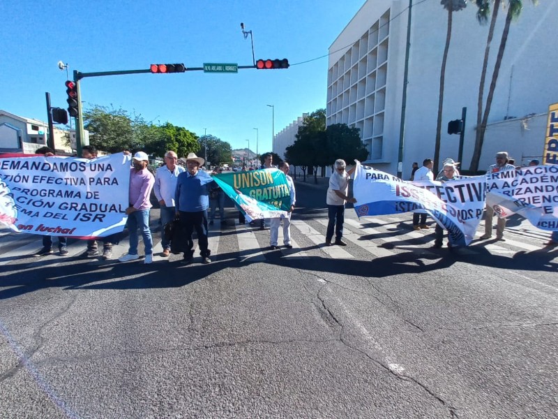 Acádemicos de la Universidad de Sonora bloquearon vialidad en Hermosillo