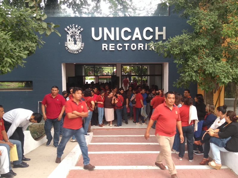 Académicos y administrativos de la Unicach paran labores