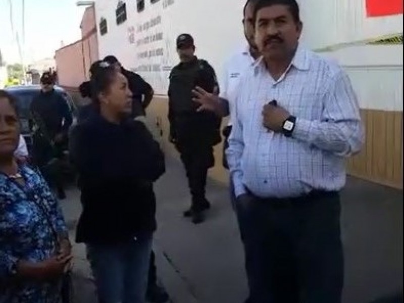 Acalorado diálogo entre manifestantes y alcalde Juan Aldama