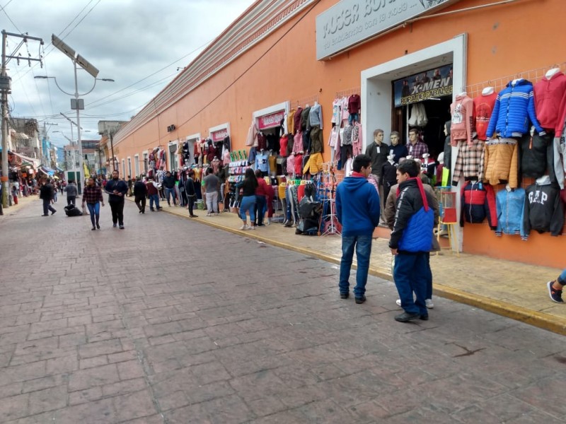 Acapara pequeño comercio a 