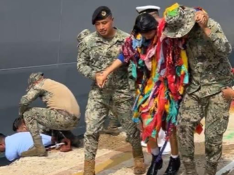 Acapulco: Cae bailarina al mar durante despedida del buque Kashima