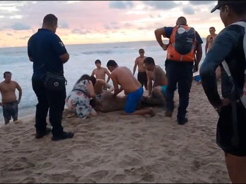 Acapulco: Militar muere ahogado luego de poner a salvo a una turista