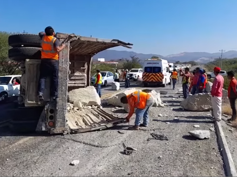 Acarreo de piedras para rompeolas ha dejado 20 accidentes