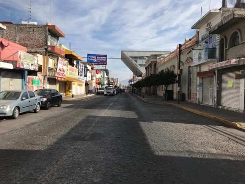 Acatan comercios cierre total para frenar contagios de COVID-19