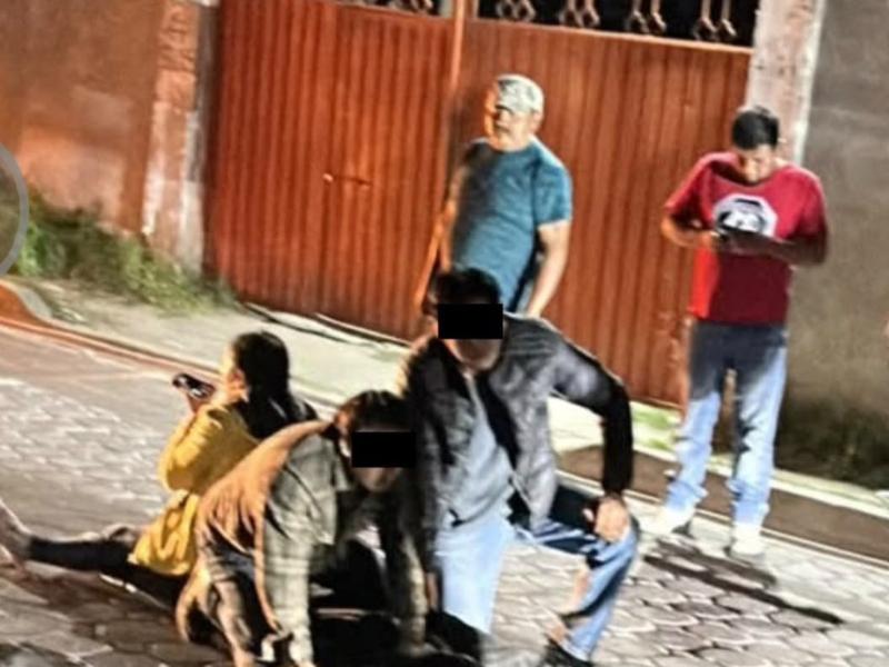 Acatzingo activa protocolo anti linchamiento tras agresión contra joven señalado por atropellamiento