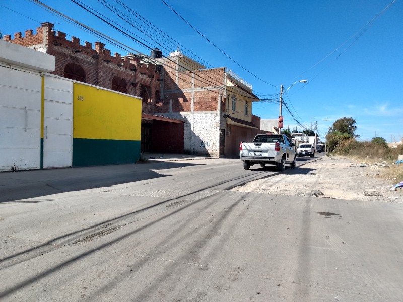 Acceso a Colonia Camelinas en León, requiere ampliación