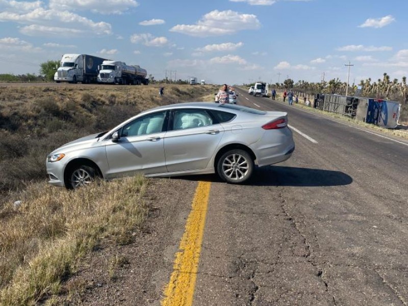 Accidente automovilístico deja 5 personas leionadas