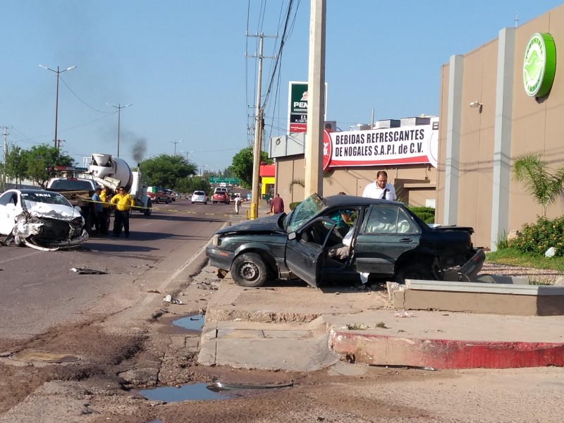 Accidente automovilístico deja como saldo un muerto.