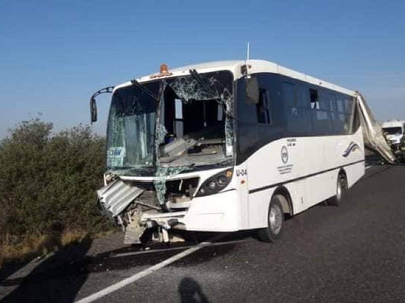 Accidente automovilístico deja heridos en la Cuacnopalan-Cuapiaxtla