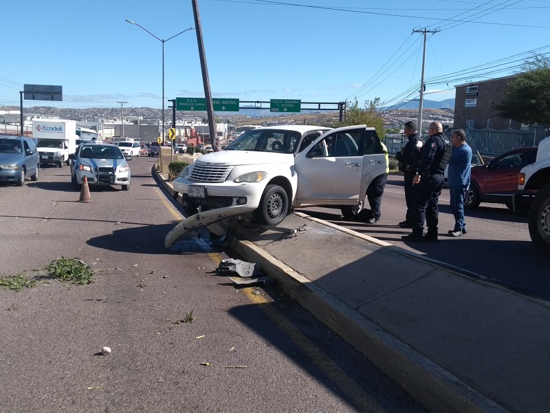 Accidente automovilístico deja un lesionado.