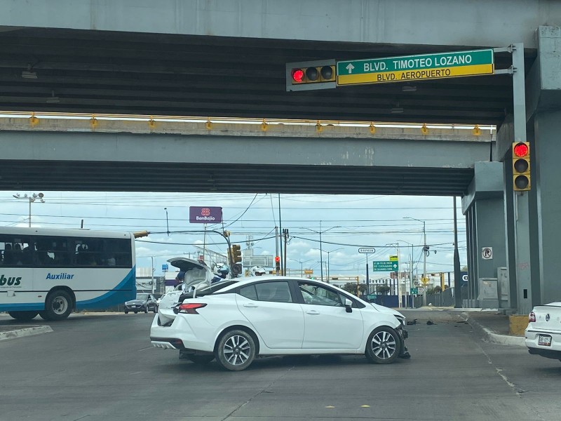 Accidente automovilístico en bulevar Delta