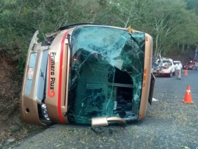 Accidente carretero deja 14 heridos en Jalisco