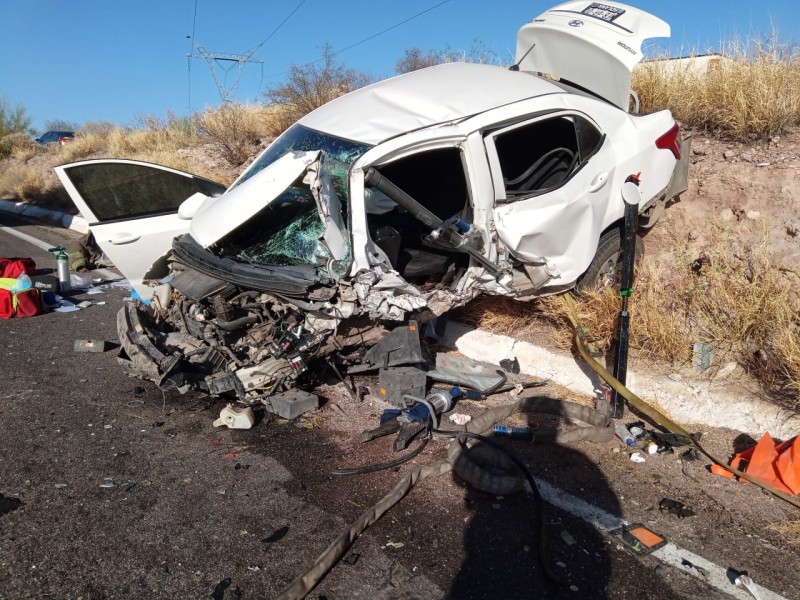 Accidente carretero deja dos personas muertas