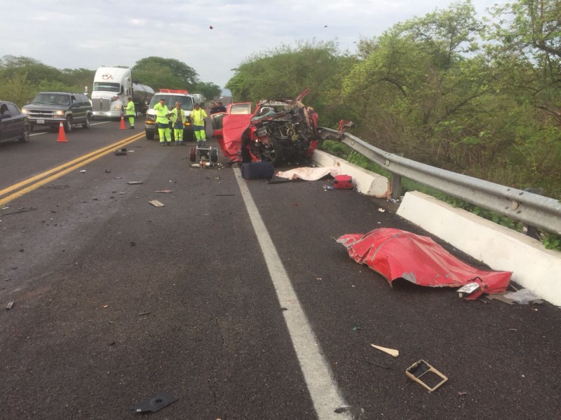 Accidente carretero deja tres muertos y cuatro lesionados