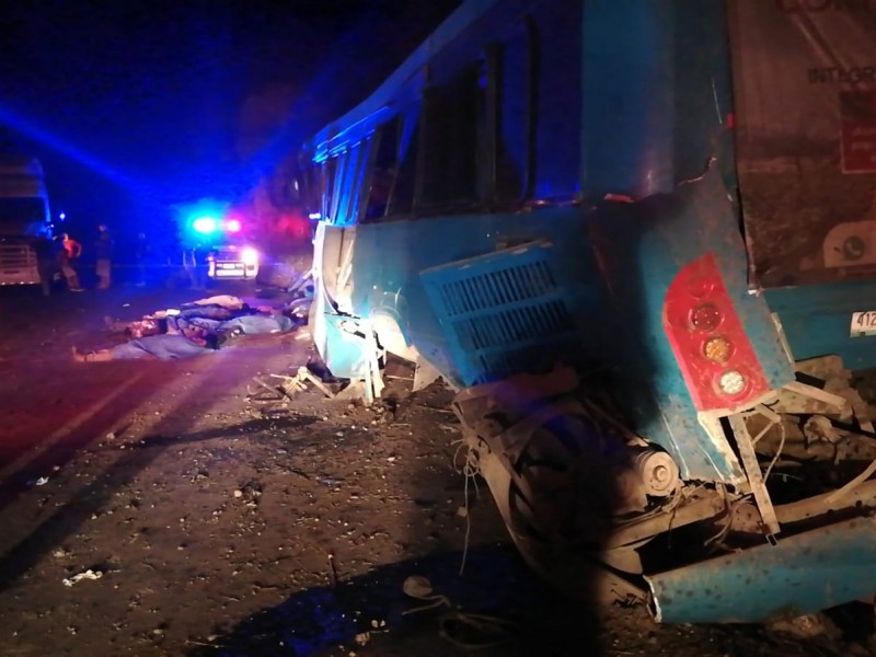 Accidente carretero en Tuxcueca deja al menos 14 muertos