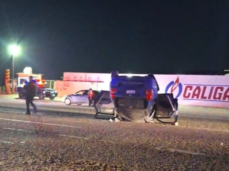Accidente con volcadura en la carretera La Paz-Los Cabos