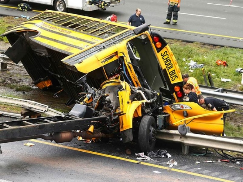 Accidente de autobús en EU deja 2 muertos