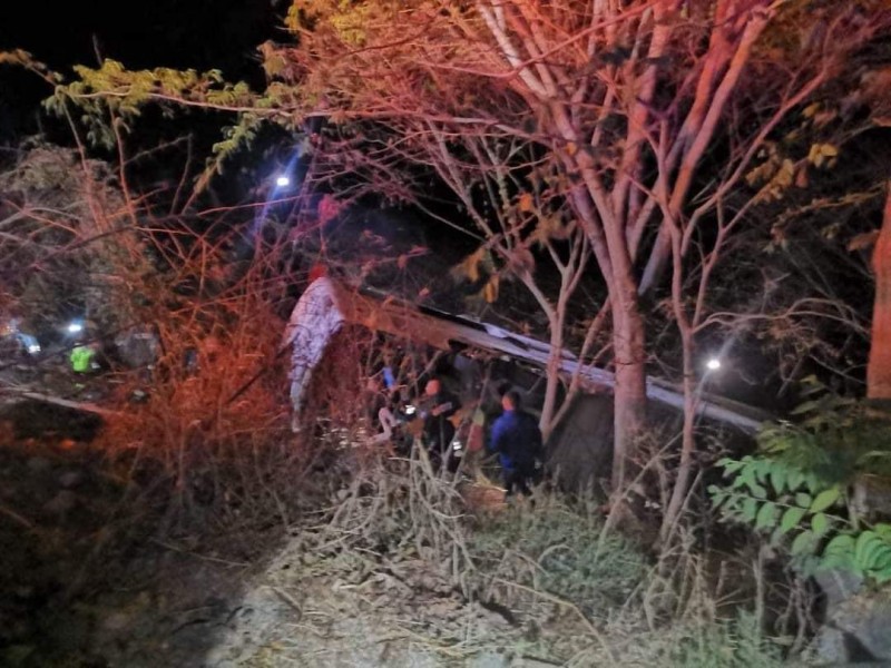 Accidente de autobús en Nayarit deja 18 fallecidos