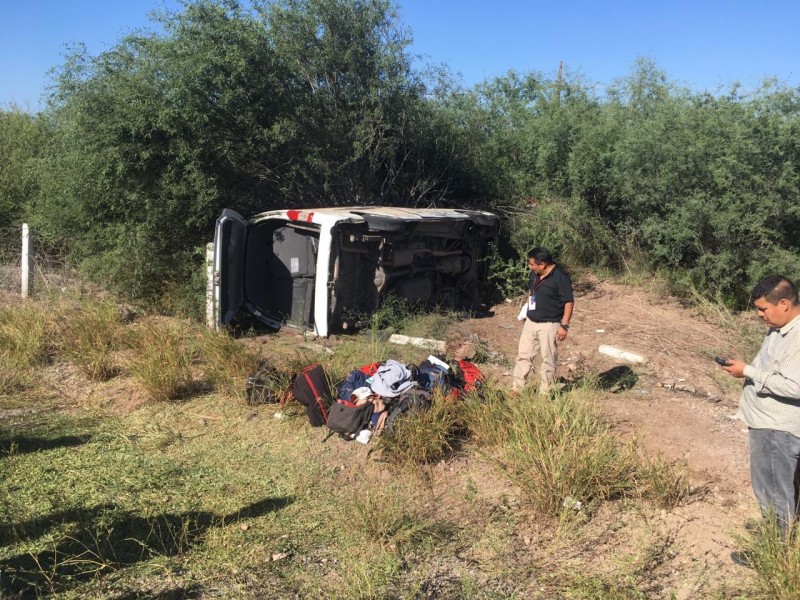 Accidente de camioneta con reporteros que cubren presidencia