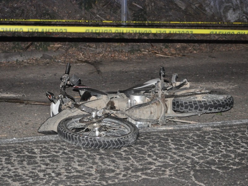 Accidente de moto deja un muerto y un lesionado