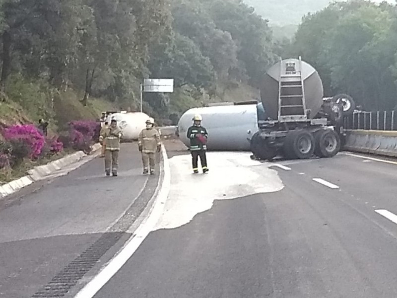 Accidente de pipa en la México-Cuernavaca